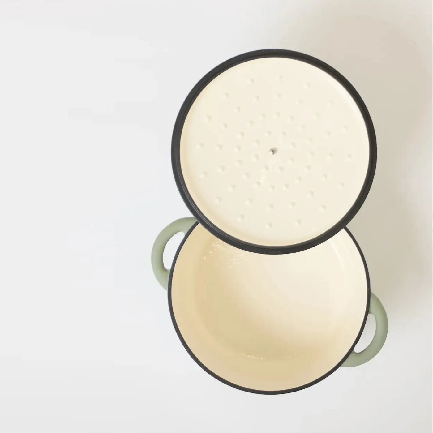 George Collective - Cast Iron Round Casserole 28cm - Matte Sage/Silver Lid – Image 4